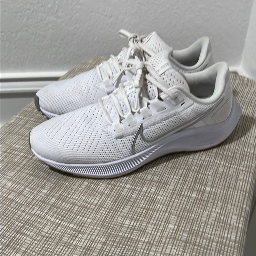 Nike White Air Pegasus 38